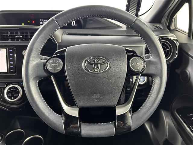 アクア クロスオーバー グラム 純正ナビ バックカメラ 衝突軽減ブレーキ 前後ドライブレコーダー オートライト ハーフレザー調シート スマートキー プッシュスタート 純正フロアマット ドアバイザー ルーフレール 取扱説明書(8枚目)