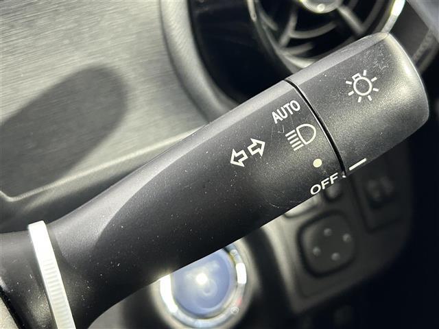 アクア クロスオーバー グラム 純正ナビ バックカメラ 衝突軽減ブレーキ 前後ドライブレコーダー オートライト ハーフレザー調シート スマートキー プッシュスタート 純正フロアマット ドアバイザー ルーフレール 取扱説明書(12枚目)