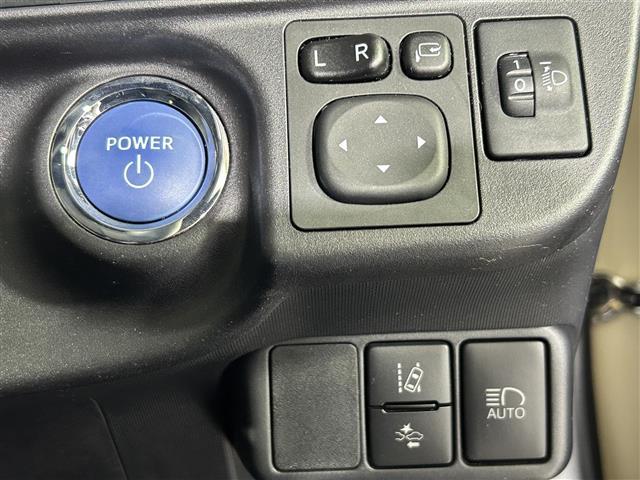 アクア クロスオーバー グラム 純正ナビ バックカメラ 衝突軽減ブレーキ 前後ドライブレコーダー オートライト ハーフレザー調シート スマートキー プッシュスタート 純正フロアマット ドアバイザー ルーフレール 取扱説明書(16枚目)