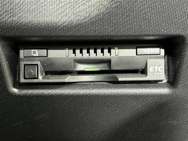 アクア クロスオーバー グラム 純正ナビ バックカメラ 衝突軽減ブレーキ 前後ドライブレコーダー オートライト ハーフレザー調シート スマートキー プッシュスタート 純正フロアマット ドアバイザー ルーフレール 取扱説明書(17枚目)