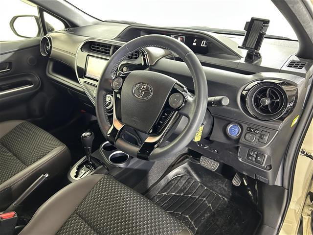 アクア クロスオーバー グラム 純正ナビ バックカメラ 衝突軽減ブレーキ 前後ドライブレコーダー オートライト ハーフレザー調シート スマートキー プッシュスタート 純正フロアマット ドアバイザー ルーフレール 取扱説明書(21枚目)