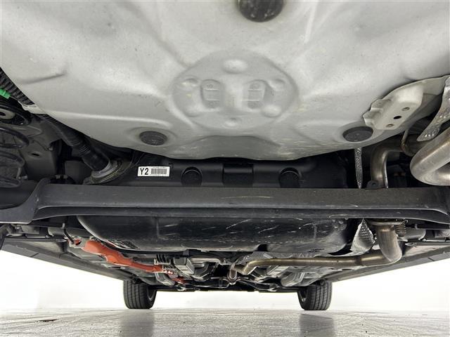 アクア クロスオーバー グラム 純正ナビ バックカメラ 衝突軽減ブレーキ 前後ドライブレコーダー オートライト ハーフレザー調シート スマートキー プッシュスタート 純正フロアマット ドアバイザー ルーフレール 取扱説明書(43枚目)