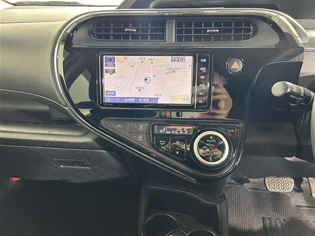 アクア Sスタイルブラック 純正ナビ バックカメラ 衝突軽減 先行車発進告知機能 レーンキープ 横滑り防止 コーナーセンサー パーキングサポートブレーキ 純正フロアマット オートライト オートハイビーム 電格ミラー バイザー(9枚目)