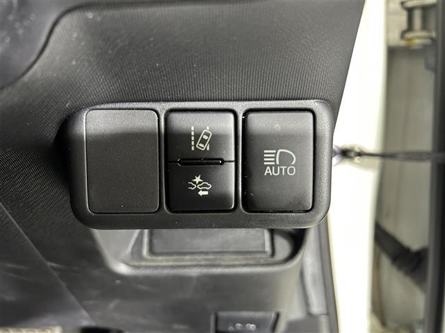 アクア Sスタイルブラック 純正ナビ バックカメラ 衝突軽減 先行車発進告知機能 レーンキープ 横滑り防止 コーナーセンサー パーキングサポートブレーキ 純正フロアマット オートライト オートハイビーム 電格ミラー バイザー(15枚目)