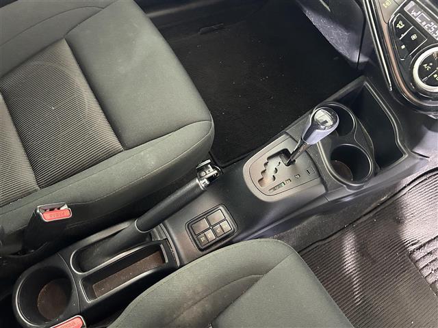 アクア Sスタイルブラック 純正ナビ バックカメラ 衝突軽減 先行車発進告知機能 レーンキープ 横滑り防止 コーナーセンサー パーキングサポートブレーキ 純正フロアマット オートライト オートハイビーム 電格ミラー バイザー(17枚目)