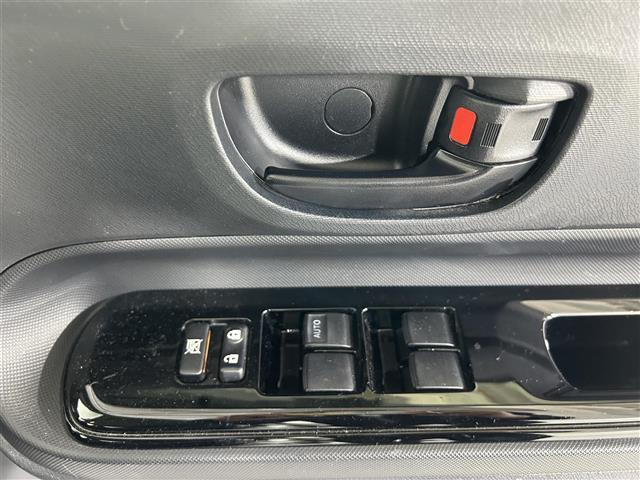 アクア Sスタイルブラック 純正ナビ バックカメラ 衝突軽減 先行車発進告知機能 レーンキープ 横滑り防止 コーナーセンサー パーキングサポートブレーキ 純正フロアマット オートライト オートハイビーム 電格ミラー バイザー(18枚目)