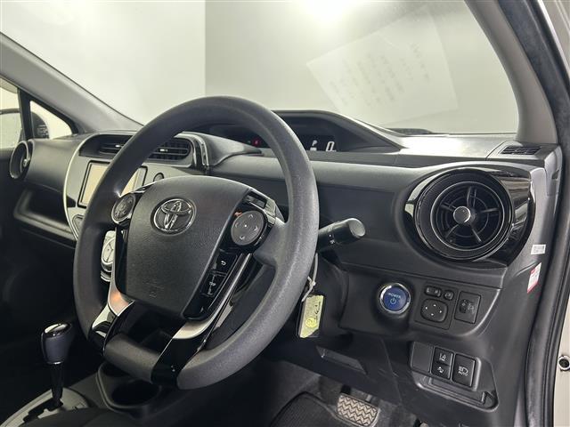 アクア Sスタイルブラック 純正ナビ バックカメラ 衝突軽減 先行車発進告知機能 レーンキープ 横滑り防止 コーナーセンサー パーキングサポートブレーキ 純正フロアマット オートライト オートハイビーム 電格ミラー バイザー(21枚目)