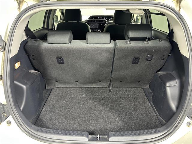 アクア Sスタイルブラック 純正ナビ バックカメラ 衝突軽減 先行車発進告知機能 レーンキープ 横滑り防止 コーナーセンサー パーキングサポートブレーキ 純正フロアマット オートライト オートハイビーム 電格ミラー バイザー(27枚目)