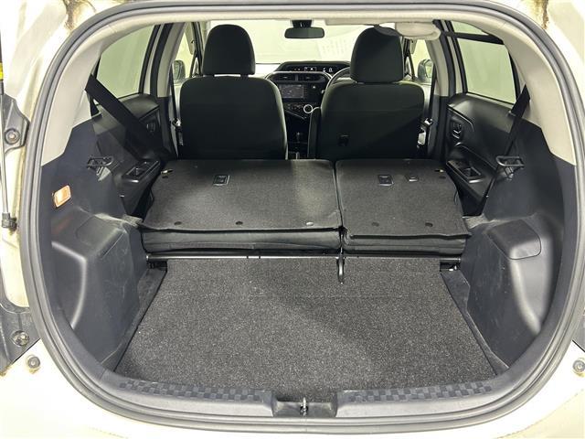 アクア Sスタイルブラック 純正ナビ バックカメラ 衝突軽減 先行車発進告知機能 レーンキープ 横滑り防止 コーナーセンサー パーキングサポートブレーキ 純正フロアマット オートライト オートハイビーム 電格ミラー バイザー(28枚目)