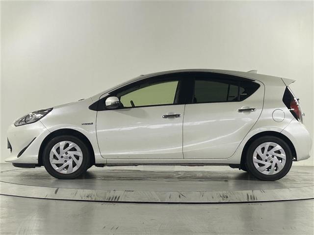 アクア Sスタイルブラック 純正ナビ バックカメラ 衝突軽減 先行車発進告知機能 レーンキープ 横滑り防止 コーナーセンサー パーキングサポートブレーキ 純正フロアマット オートライト オートハイビーム 電格ミラー バイザー(31枚目)