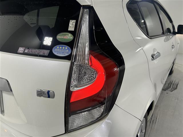 アクア Sスタイルブラック 純正ナビ バックカメラ 衝突軽減 先行車発進告知機能 レーンキープ 横滑り防止 コーナーセンサー パーキングサポートブレーキ 純正フロアマット オートライト オートハイビーム 電格ミラー バイザー(39枚目)