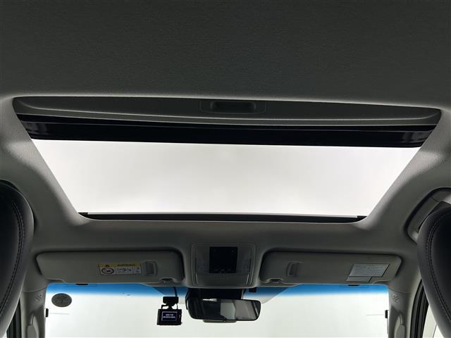 ランドクルーザープラド ＴＸ　Ｌパッケージ　純正７インチナビ　バックカメラ　レーダークルーズコントロール　レーンアシスト　電動格納サードシート　ドライブレコーダー　標識認識機能　先行車発進告知　サンルーフ　パワーシート　シートヒーター　ＥＴＣ（3枚目）