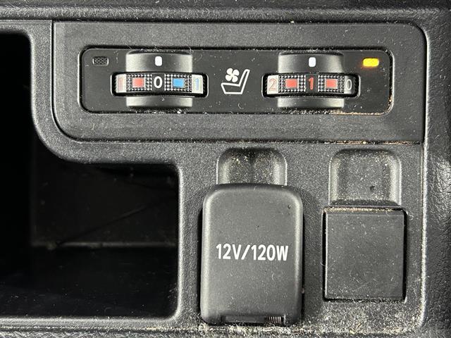 ランドクルーザープラド ＴＸ　Ｌパッケージ　純正７インチナビ　バックカメラ　レーダークルーズコントロール　レーンアシスト　電動格納サードシート　ドライブレコーダー　標識認識機能　先行車発進告知　サンルーフ　パワーシート　シートヒーター　ＥＴＣ（22枚目）