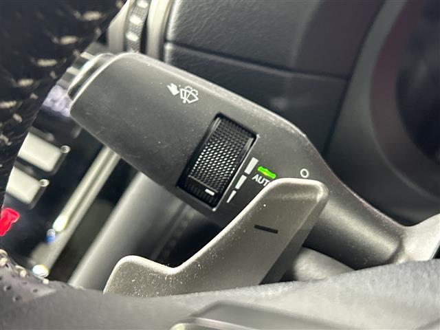 IS IS300h FスポーツモードブラックS 純正10.3インチナビ 全方位カメラ サンルーフ 衝突軽減装置 ブラインドスポットモニター レーダークルーズコントロール レーンアシスト LEDヘッドライト レザーシート ステアリングヒーター ETC(17枚目)