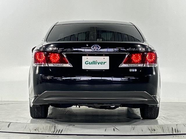 クラウンハイブリッド 　純正８インチナビ　バックカメラ　サンルーフ　クルーズコントロール　一時停止案内　先行車発進告知　オートワイパー　オートライト　ＨＩＤヘッドライト　シートヒーター　ビルトインＥＴＣ　ステアリングヒーター（32枚目）