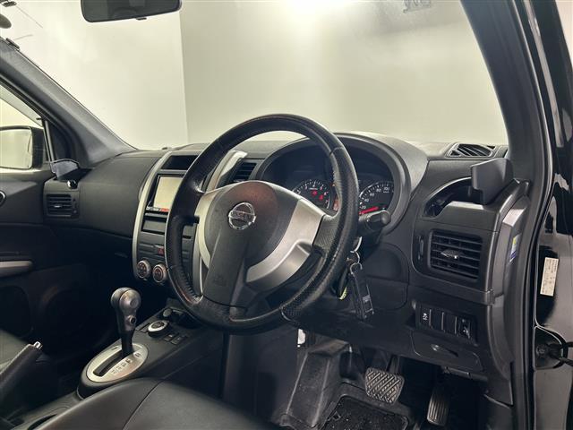 エクストレイル ２０Ｘ　純正７インチナビ　バックカメラ　ダウンヒルアシストコントロール　４ＷＤ　フルセグＴＶ　オートライト　ＨＩＤヘッドライト　ハーフレザーシート　シートヒーター　ＩＳＯＦＩＸ対応シート　社外１７インチアルミ（8枚目）