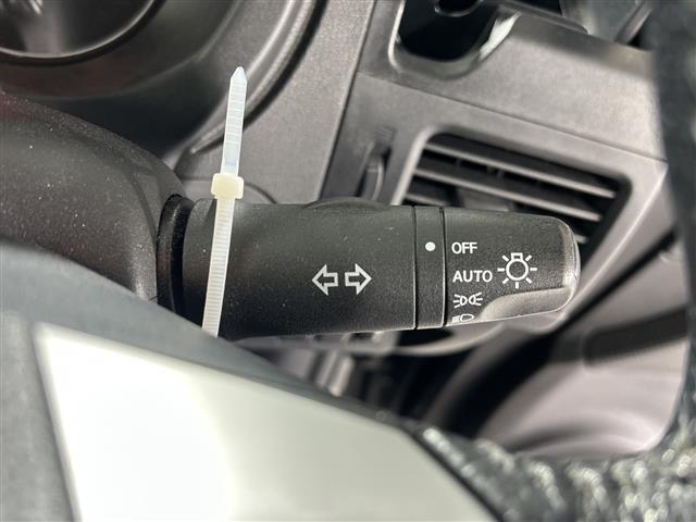 エクストレイル ２０Ｘ　純正７インチナビ　バックカメラ　ダウンヒルアシストコントロール　４ＷＤ　フルセグＴＶ　オートライト　ＨＩＤヘッドライト　ハーフレザーシート　シートヒーター　ＩＳＯＦＩＸ対応シート　社外１７インチアルミ（13枚目）