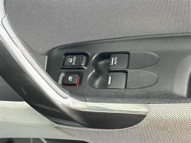 ＣＲ－Ｚ α　ＣＤデッキ　クルーズコントロール　パドルシフト　純正１６インチアルミホイール　オートライト　フォグライト　純正フロアマット　ＥＴＣ　ドアバイザー　オートエアコン　電動格納ミラー　横滑り防止装置（13枚目）