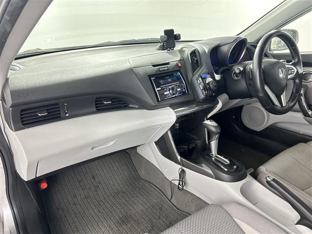 ＣＲ－Ｚ α　ＣＤデッキ　クルーズコントロール　パドルシフト　純正１６インチアルミホイール　オートライト　フォグライト　純正フロアマット　ＥＴＣ　ドアバイザー　オートエアコン　電動格納ミラー　横滑り防止装置（23枚目）