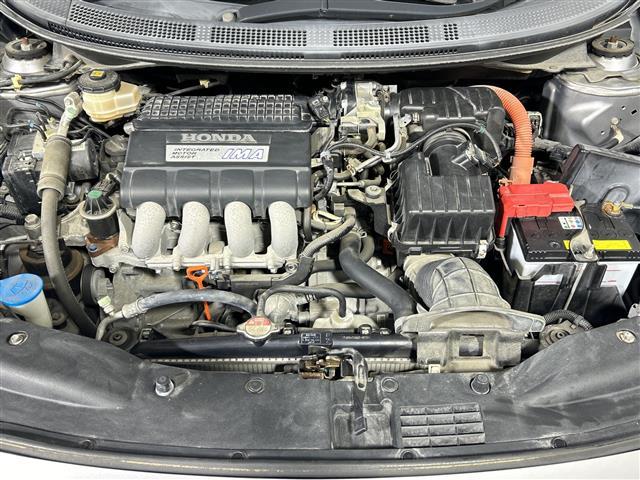 ＣＲ－Ｚ α　ＣＤデッキ　クルーズコントロール　パドルシフト　純正１６インチアルミホイール　オートライト　フォグライト　純正フロアマット　ＥＴＣ　ドアバイザー　オートエアコン　電動格納ミラー　横滑り防止装置（42枚目）