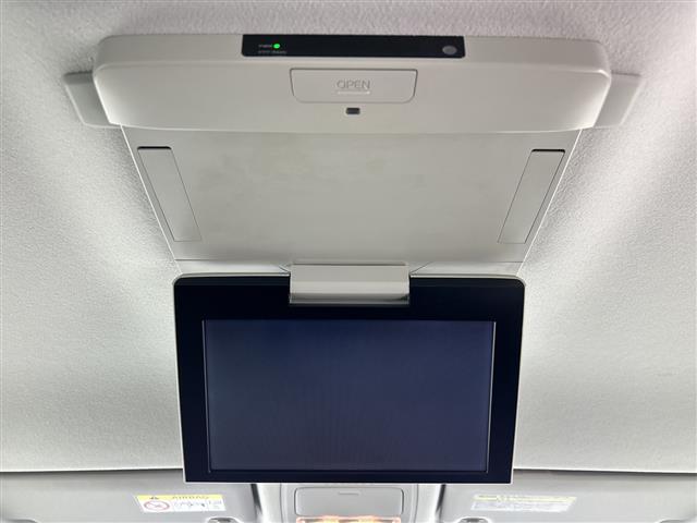 ノア ハイブリッドＧ　純正９インチナビ　後席用モニター　ドライブレコーダー　バックカメラ　置くだけ充電　クルコン　先行車発進告知機能　横滑り防止　両側パワスラ　シートヒーター　電動格納式ミラー　ドアバイザー　スペアキー（2枚目）