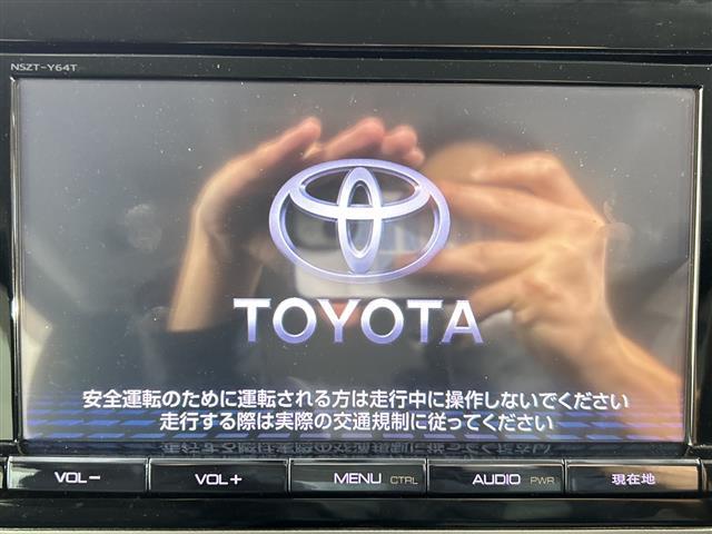 ノア ハイブリッドＧ　純正９インチナビ　後席用モニター　ドライブレコーダー　バックカメラ　置くだけ充電　クルコン　先行車発進告知機能　横滑り防止　両側パワスラ　シートヒーター　電動格納式ミラー　ドアバイザー　スペアキー（5枚目）