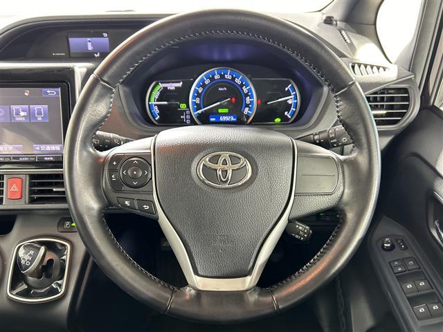 ノア ハイブリッドＧ　純正９インチナビ　後席用モニター　ドライブレコーダー　バックカメラ　置くだけ充電　クルコン　先行車発進告知機能　横滑り防止　両側パワスラ　シートヒーター　電動格納式ミラー　ドアバイザー　スペアキー（9枚目）