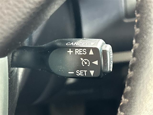 ノア ハイブリッドＧ　純正９インチナビ　後席用モニター　ドライブレコーダー　バックカメラ　置くだけ充電　クルコン　先行車発進告知機能　横滑り防止　両側パワスラ　シートヒーター　電動格納式ミラー　ドアバイザー　スペアキー（13枚目）