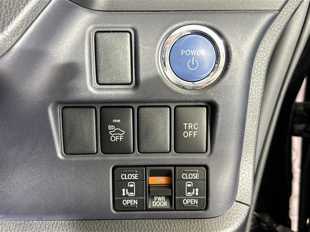 ノア ハイブリッドＧ　純正９インチナビ　後席用モニター　ドライブレコーダー　バックカメラ　置くだけ充電　クルコン　先行車発進告知機能　横滑り防止　両側パワスラ　シートヒーター　電動格納式ミラー　ドアバイザー　スペアキー（16枚目）