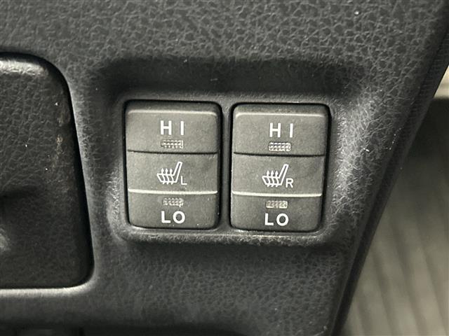 ノア ハイブリッドＧ　純正９インチナビ　後席用モニター　ドライブレコーダー　バックカメラ　置くだけ充電　クルコン　先行車発進告知機能　横滑り防止　両側パワスラ　シートヒーター　電動格納式ミラー　ドアバイザー　スペアキー（18枚目）