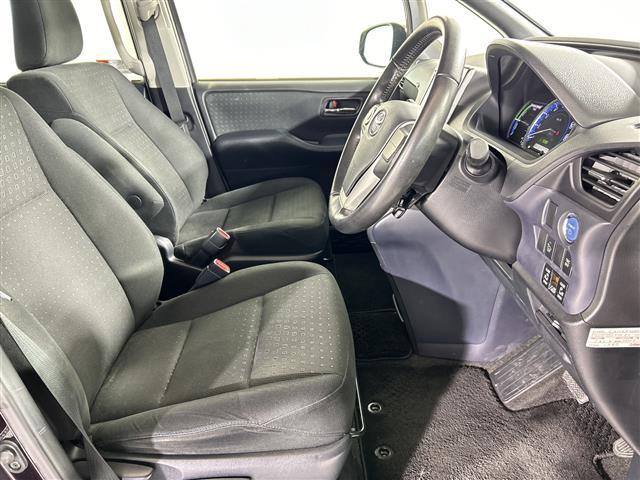 ノア ハイブリッドＧ　純正９インチナビ　後席用モニター　ドライブレコーダー　バックカメラ　置くだけ充電　クルコン　先行車発進告知機能　横滑り防止　両側パワスラ　シートヒーター　電動格納式ミラー　ドアバイザー　スペアキー（22枚目）