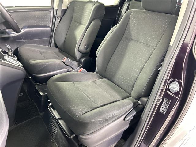 ノア ハイブリッドＧ　純正９インチナビ　後席用モニター　ドライブレコーダー　バックカメラ　置くだけ充電　クルコン　先行車発進告知機能　横滑り防止　両側パワスラ　シートヒーター　電動格納式ミラー　ドアバイザー　スペアキー（25枚目）