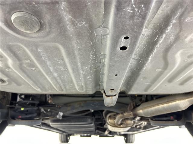 ノア ハイブリッドＧ　純正９インチナビ　後席用モニター　ドライブレコーダー　バックカメラ　置くだけ充電　クルコン　先行車発進告知機能　横滑り防止　両側パワスラ　シートヒーター　電動格納式ミラー　ドアバイザー　スペアキー（42枚目）