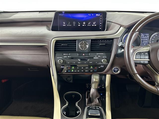 ＲＸ ＲＸ４５０ｈ　バージョンＬ　メーカーナビ　サンルーフ　バックカメラ　全方位カメラ　パワーバックドア　ドラレコ　ヘッドアップディスプレイ　横滑り防止　レーンキープアシスト　ふらつき検知　プリクラッシュセーフティー　先行車発進告知（4枚目）