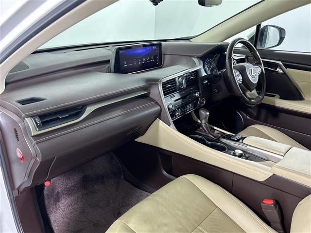 ＲＸ ＲＸ４５０ｈ　バージョンＬ　メーカーナビ　サンルーフ　バックカメラ　全方位カメラ　パワーバックドア　ドラレコ　ヘッドアップディスプレイ　横滑り防止　レーンキープアシスト　ふらつき検知　プリクラッシュセーフティー　先行車発進告知（27枚目）