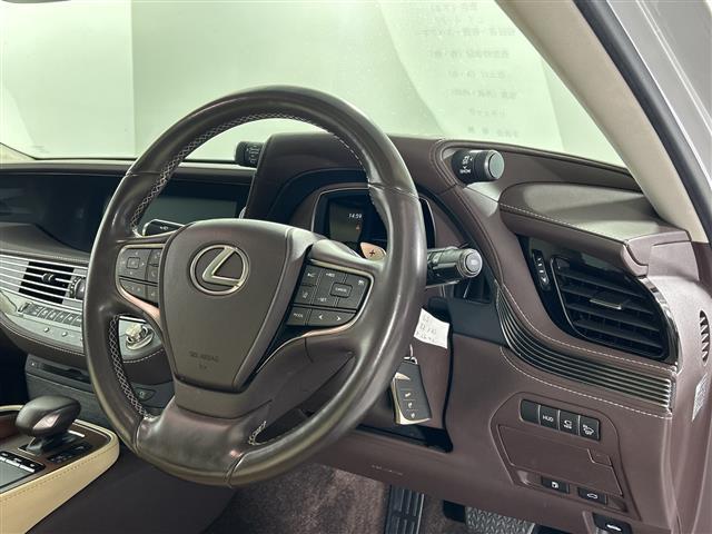ＬＳ ＬＳ５００ｈ　Ｉパッケージ　純正１２．１インチナビ　サンルーフ　全方位カメラ　衝突被害軽減システム　エアサス　レーダークルーズコントロール　レーンアシスト　ブラインドスポットモニター　３眼ＬＥＤヘッドライト　ビルトインＥＴＣ２０（13枚目）