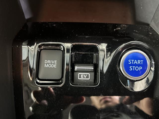 キックス Ｘ　純正９インチナビ　全方位カメラ　衝突被害軽減システム　プロパイロット　レーダークルーズコントロール　レーンアシスト　コーナーセンサー　ふらつき警報　オートライト　オートハイビーム　ＬＥＤヘッドライト（22枚目）