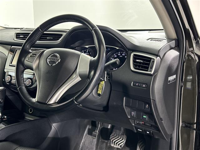 エクストレイル ２０Ｘ　エマージェンシーブレーキパッケージ　純正７インチナビ　バックカメラ　衝突被害軽減システム　車線逸脱警報　コーナーセンサー　横滑り防止装置　４ＷＤ　ダウンヒルアシストコントロール　オートライト　ＬＥＤヘッドライト　シートヒーター　ＥＴＣ（11枚目）