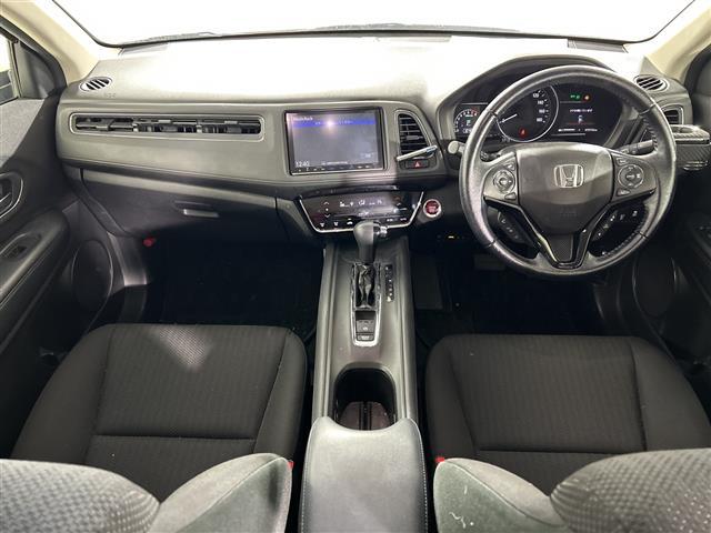 ヴェゼル Ｘ・ホンダセンシング　純正８インチナビ　バックカメラ　衝突被害軽減装置　レーダークルーズコントロール　レーンアシスト　標識認識機能　先行車発進告知機能　横滑り防止装置　オートライト　電子パーキング　ブレーキホールド　ＥＴＣ（2枚目）