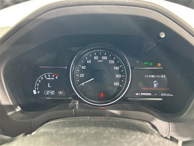 ヴェゼル Ｘ・ホンダセンシング　純正８インチナビ　バックカメラ　衝突被害軽減装置　レーダークルーズコントロール　レーンアシスト　標識認識機能　先行車発進告知機能　横滑り防止装置　オートライト　電子パーキング　ブレーキホールド　ＥＴＣ（7枚目）