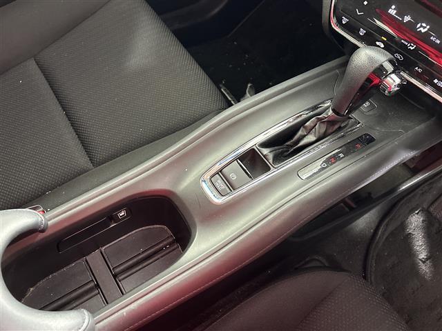 ヴェゼル Ｘ・ホンダセンシング　純正８インチナビ　バックカメラ　衝突被害軽減装置　レーダークルーズコントロール　レーンアシスト　標識認識機能　先行車発進告知機能　横滑り防止装置　オートライト　電子パーキング　ブレーキホールド　ＥＴＣ（21枚目）