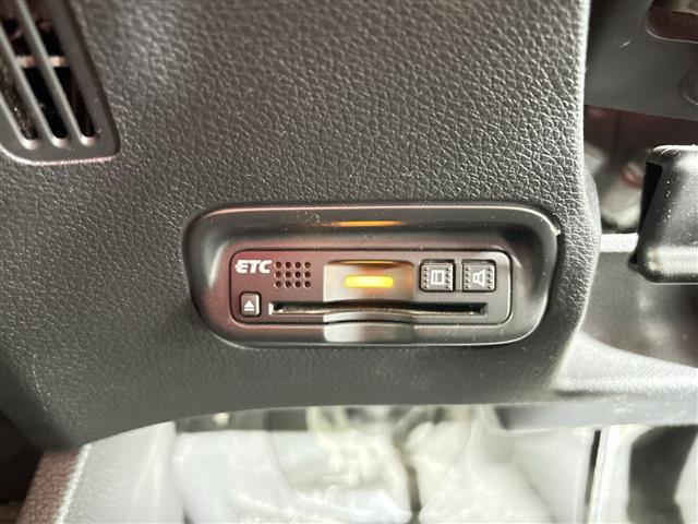 ヴェゼル Ｘ・ホンダセンシング　純正８インチナビ　バックカメラ　衝突被害軽減装置　レーダークルーズコントロール　レーンアシスト　標識認識機能　先行車発進告知機能　横滑り防止装置　オートライト　電子パーキング　ブレーキホールド　ＥＴＣ（23枚目）