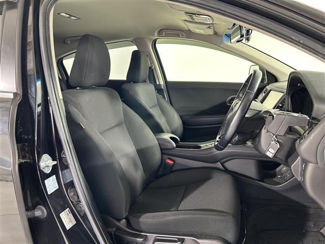 ヴェゼル Ｘ・ホンダセンシング　純正８インチナビ　バックカメラ　衝突被害軽減装置　レーダークルーズコントロール　レーンアシスト　標識認識機能　先行車発進告知機能　横滑り防止装置　オートライト　電子パーキング　ブレーキホールド　ＥＴＣ（25枚目）