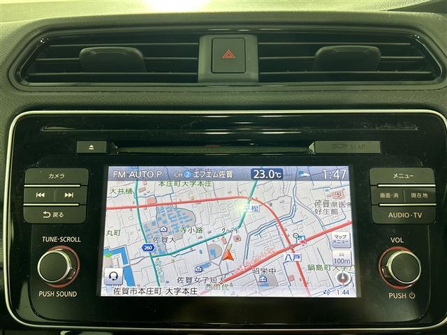 リーフ X 純正7インチナビ バックカメラ 衝突軽減装置 クルーズコントロール 車線逸脱警報 標識検知 オートライト オートハイビーム LEDヘッドライト LEDフォグライト ビルトインETC ステアリングヒータ(4枚目)