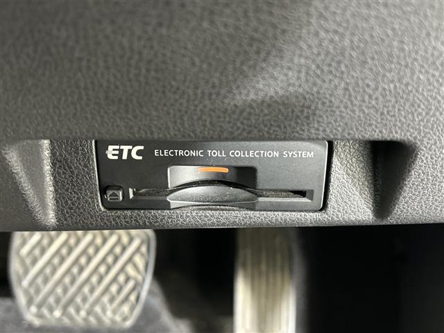 リーフ X 純正7インチナビ バックカメラ 衝突軽減装置 クルーズコントロール 車線逸脱警報 標識検知 オートライト オートハイビーム LEDヘッドライト LEDフォグライト ビルトインETC ステアリングヒータ(12枚目)