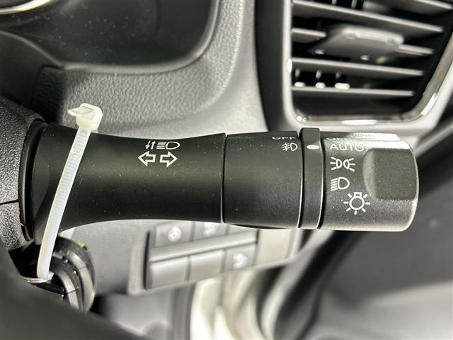 リーフ X 純正7インチナビ バックカメラ 衝突軽減装置 クルーズコントロール 車線逸脱警報 標識検知 オートライト オートハイビーム LEDヘッドライト LEDフォグライト ビルトインETC ステアリングヒータ(17枚目)