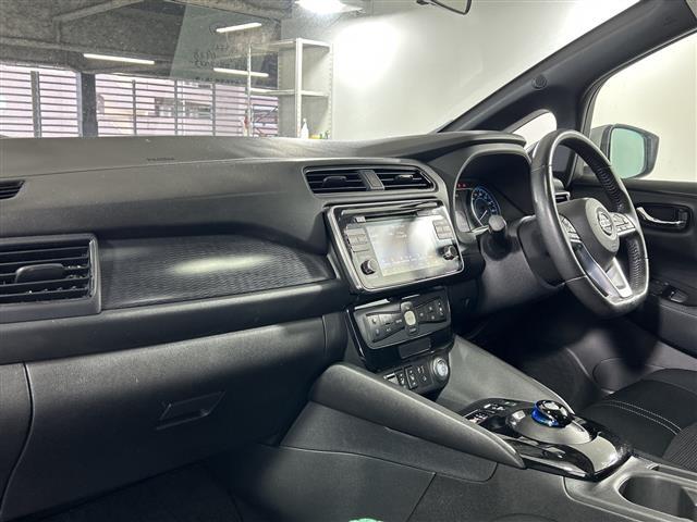 リーフ X 純正7インチナビ バックカメラ 衝突軽減装置 クルーズコントロール 車線逸脱警報 標識検知 オートライト オートハイビーム LEDヘッドライト LEDフォグライト ビルトインETC ステアリングヒータ(29枚目)