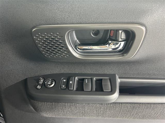 Ｎ－ＢＯＸカスタム ベースグレード　登録済未使用車　衝突被害軽減　レーダークルーズコントロール　パーキングソナー　踏み間違い防止装置　ＬＥＤヘッドライト　片側パワースライドドア　禁煙車　純正１４インチアルミホイール　後席サンシェード（9枚目）