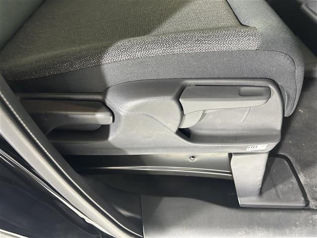 Ｎ－ＢＯＸカスタム ベースグレード　登録済未使用車　衝突被害軽減　レーダークルーズコントロール　パーキングソナー　踏み間違い防止装置　ＬＥＤヘッドライト　片側パワースライドドア　禁煙車　純正１４インチアルミホイール　後席サンシェード（10枚目）