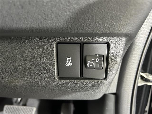 Ｎ－ＢＯＸカスタム ベースグレード　登録済未使用車　衝突被害軽減　レーダークルーズコントロール　パーキングソナー　踏み間違い防止装置　ＬＥＤヘッドライト　片側パワースライドドア　禁煙車　純正１４インチアルミホイール　後席サンシェード（12枚目）